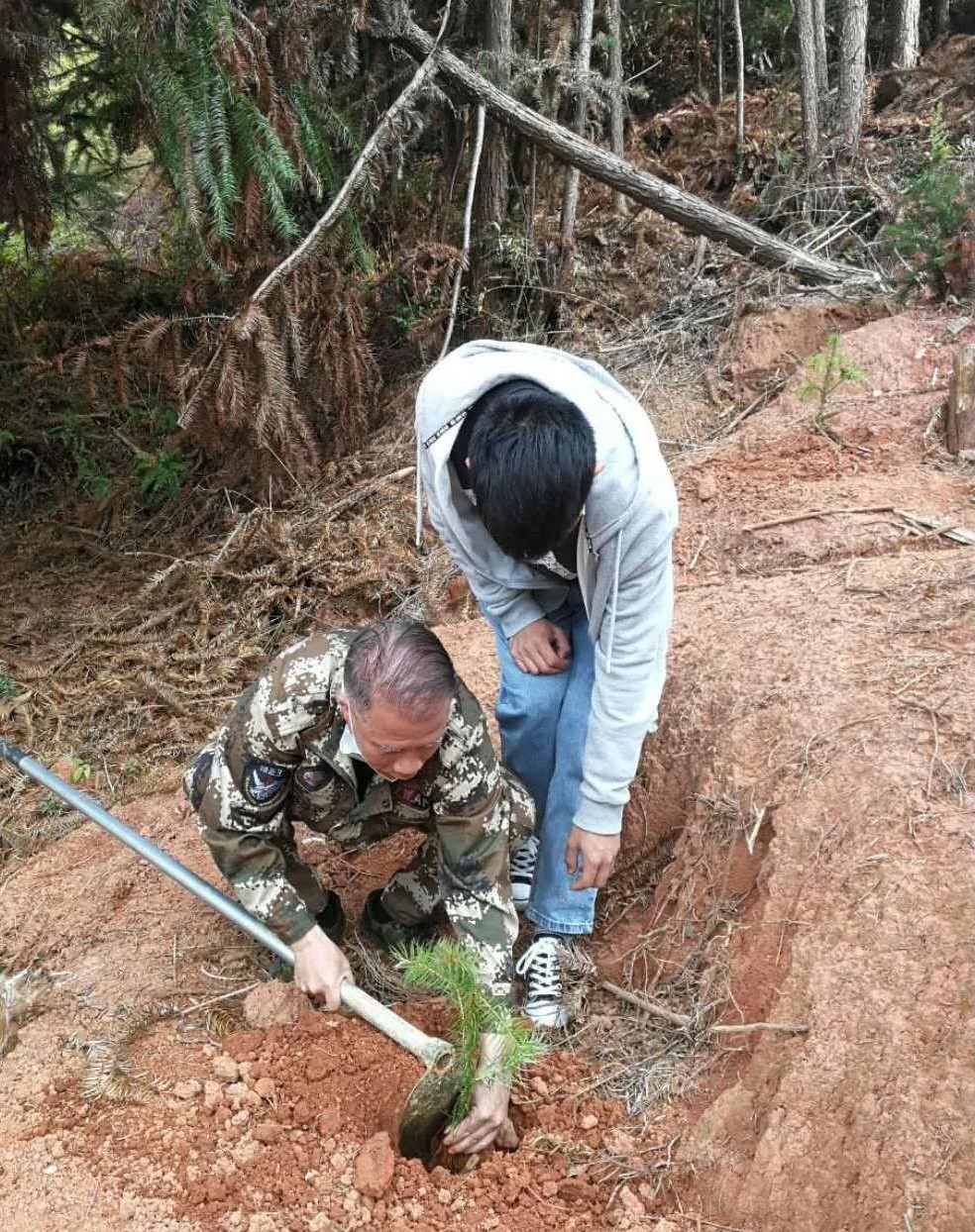 青山挂白我复绿 防疫复工添色彩 ——资源保护部义务突击队工作纪实